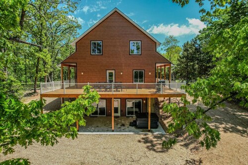 Private Gated Home W/ Hot Tub