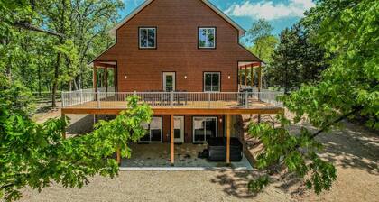 Private Gated Home W/ Hot Tub