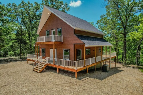 Private Gated Home W/ Hot Tub