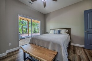 Fer et planche à repasser, lit parapluie, Wi-Fi, draps fournis