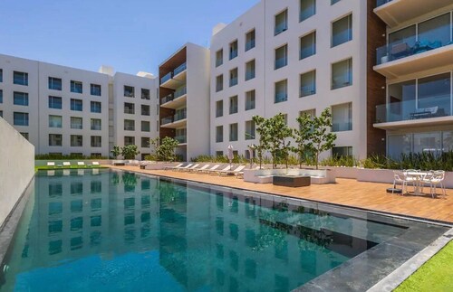 Modern 2-bedroom apartment in amazing Cabo San Lucas w/ hot tub, pool and Gym