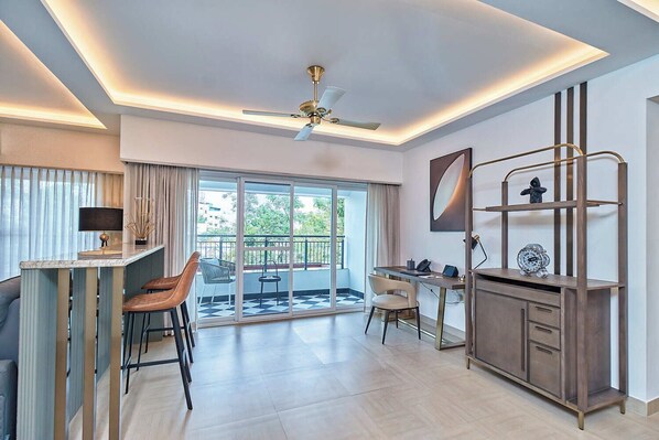 Deluxe-Apartment, 3 Schlafzimmer | Essbereich im Zimmer