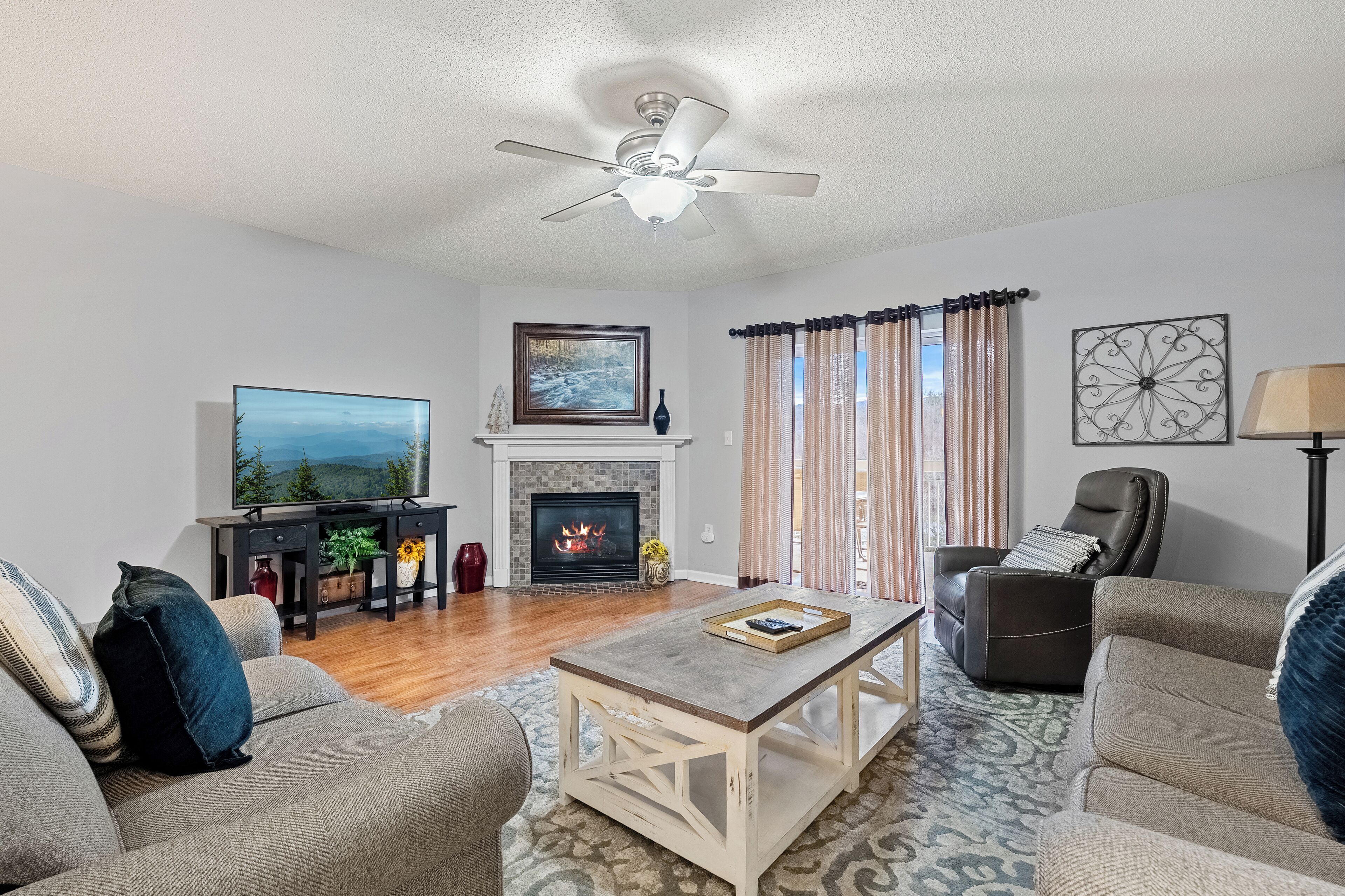 Smart TV, fireplace, DVD player