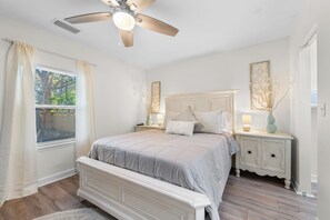 3 slaapkamers, een bureau, een strijkplank/strijkijzer, gratis wifi