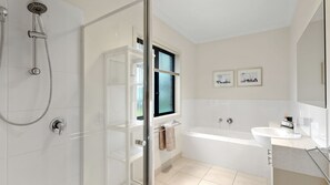 Shower, hair dryer - El Penguini in Cowes (Cowes)