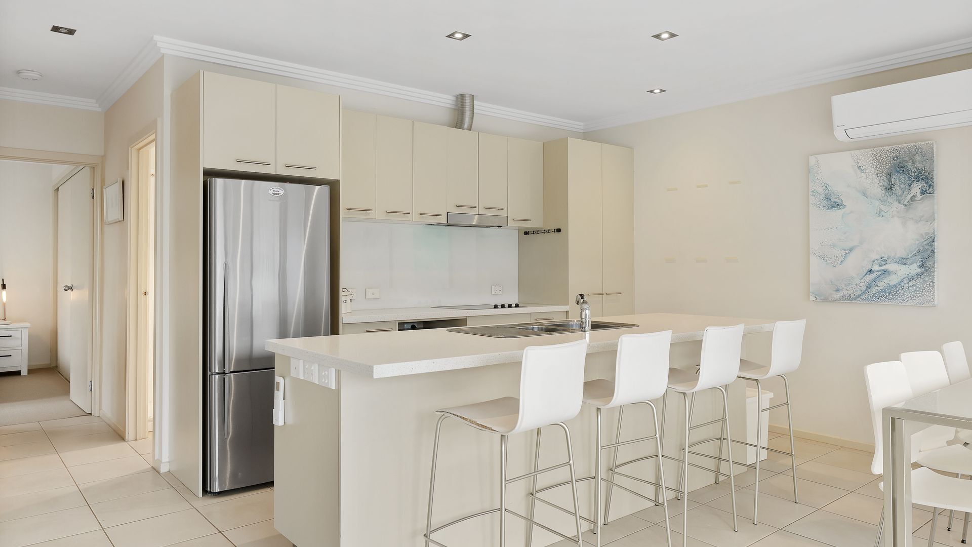 Refrigerador, microondas, horno, placa de cocina