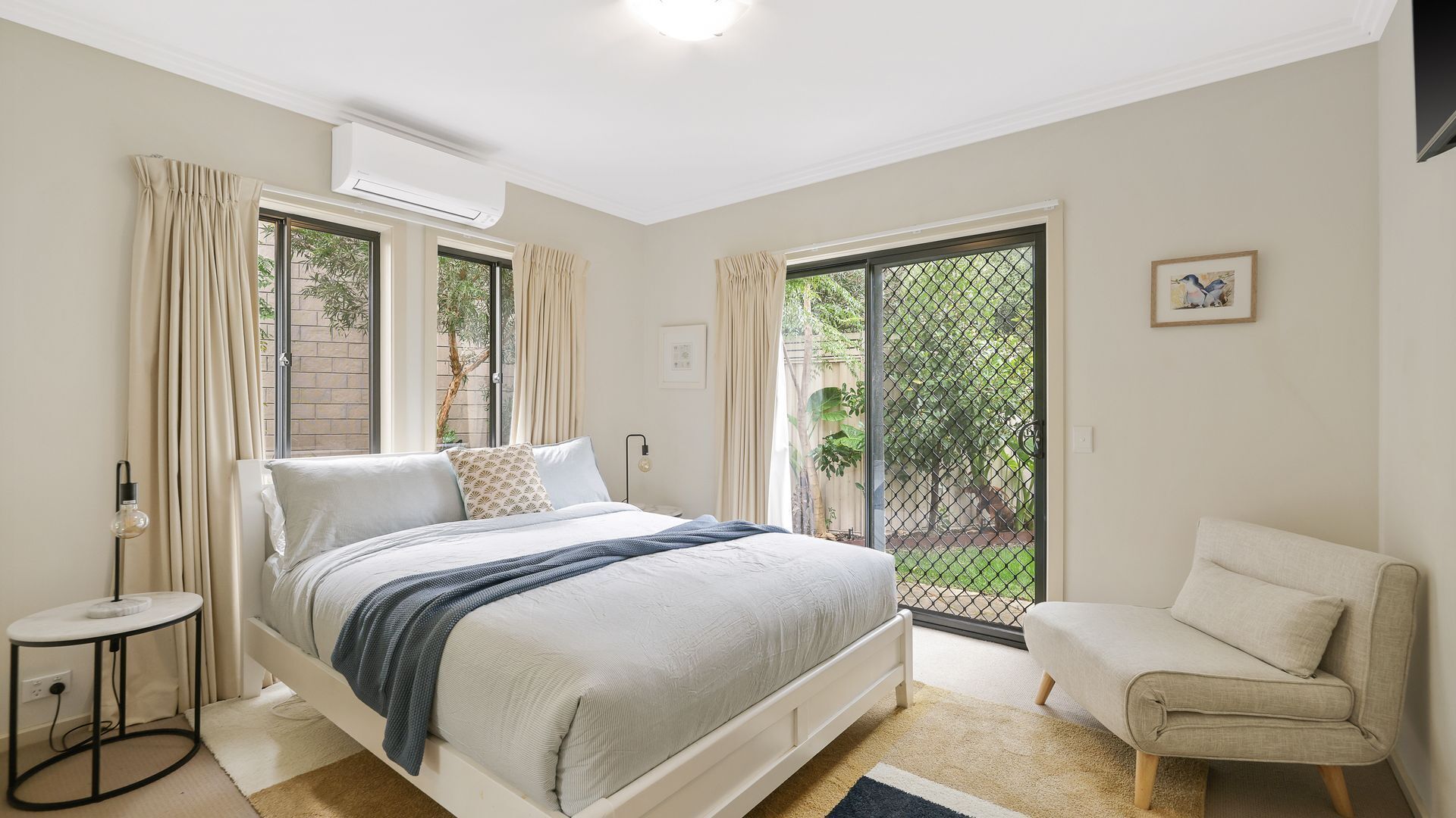 3 عدّة غرف نوم ومكواة/لوح كي وسرير سفر وخدمة الإنترنت