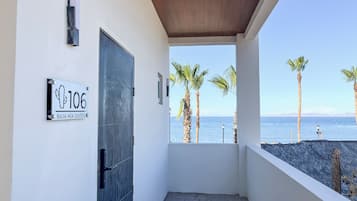 In-room safe, WiFi (free)