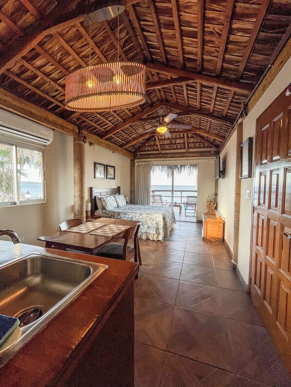 Luxury Studio, Beach View | In-room safe, free WiFi - BAJA MIA SUITES AND TOURS (Loreto)