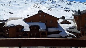 Unclassified image, 4 of 13, button - 1st floor, swimming pool, sauna, hammam, balcony, fireplace or stove, tv, ski locker, 68m² (Val Thorens)