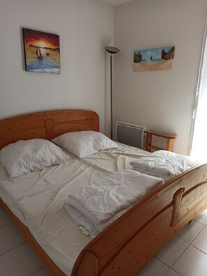 2 bedrooms, bed sheets
