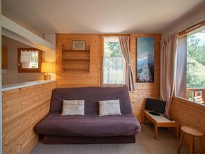 TV - 5m from ski slopes, 10th floor, view mountain/valley, balcony, tv, ski locker, 27m², Valmorel (Valmorel)