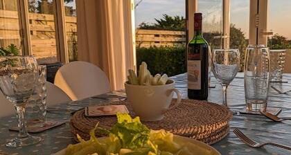 Coast Cottage - stunning sea views & large garden. Dog friendly family home