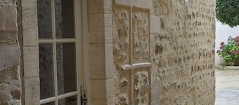 Bayeux, Appartement Le Clem's'right in the heart of town and tourist sites.