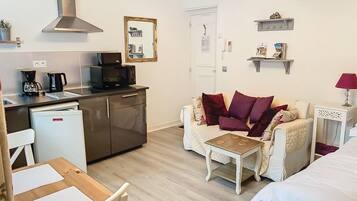 Fridge, microwave, stovetop, coffee/tea maker