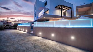 A modern two-story building with a flat roof, large windows, and a balcony. - Elixir Villa 7BD 4BD 14PL - 3min walk to the beach (Georgioupoli)
