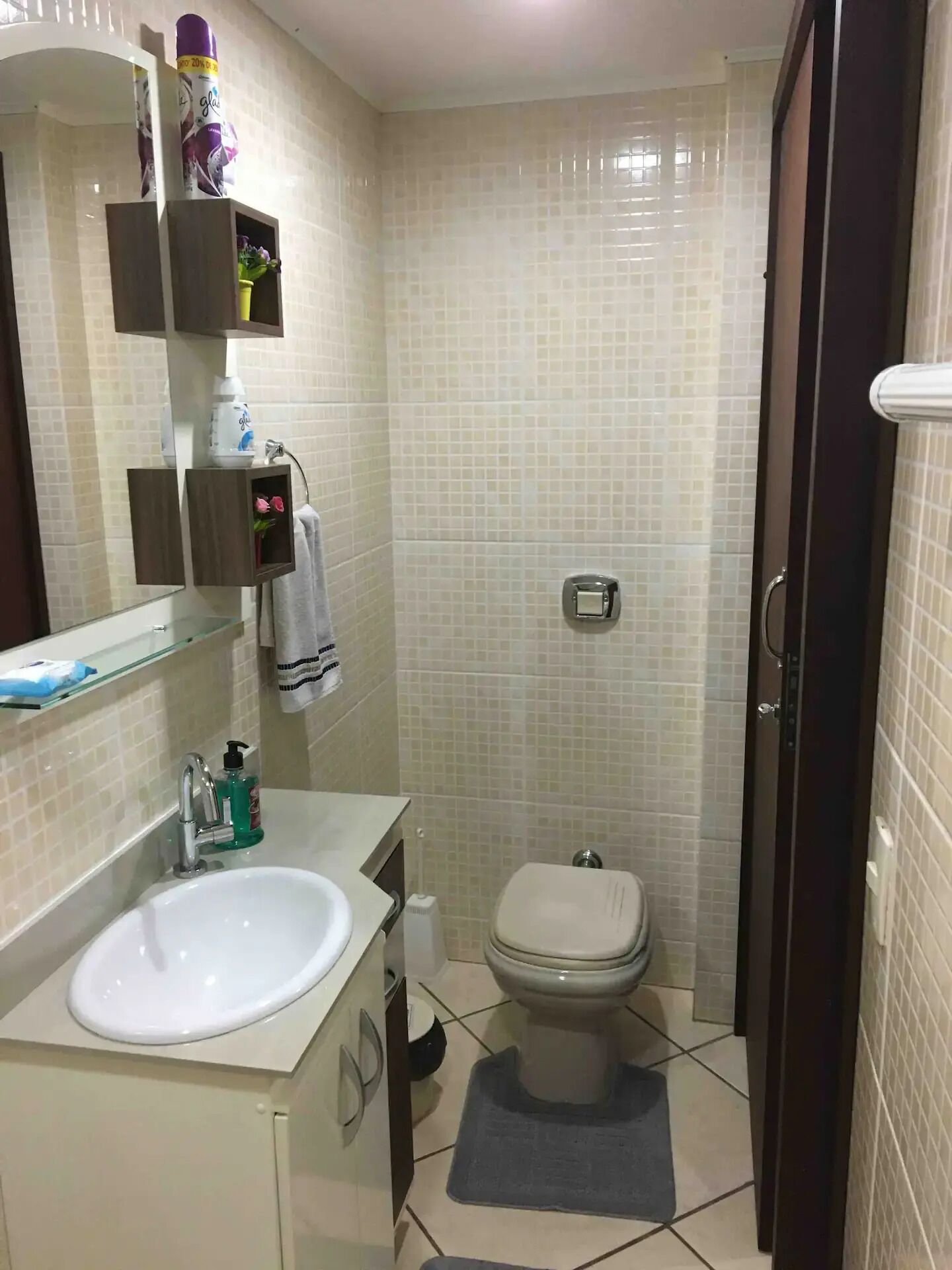 تجهيزات دش، مجففات شعر، مناشف، صابون