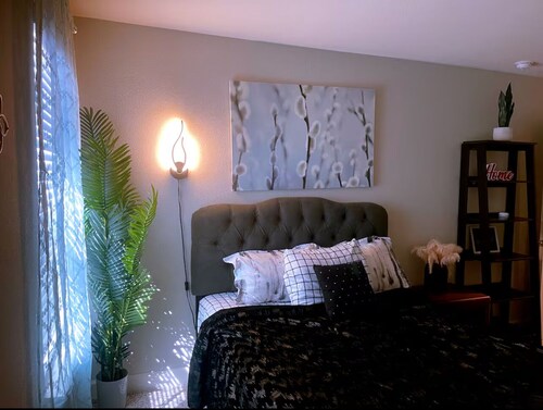 Charming Private Room in marvelous Anna with AC