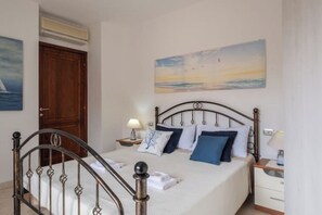 2 habitaciones, tabla de planchar con plancha, wifi y ropa de cama