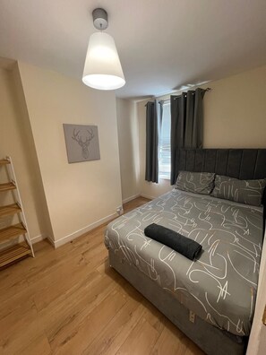 Interior - Enjoyable 2 Bedroom Apartment with Private Garden (London)