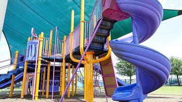 Secadora de cabello, jabón, shampoo, papel de baño