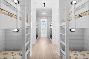 5 bedrooms, iron/ironing board, WiFi, bed sheets