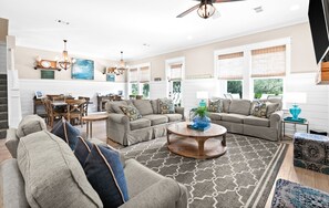 Smart TV, video games, table football, stereo - Great for Groups. 200 Yards to Deeded Beach, Private Pool, Elevator, Game Room (Inlet Beach)