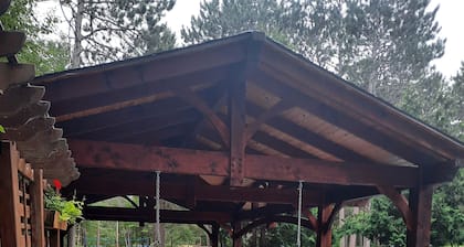 Lakeside Lookout on Fish Bay Lake Nipissing Ontario Canada, 3 bedroom cottage.