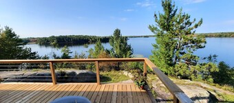 Lakeside Lookout on Fish Bay Lake Nipissing Ontario Canada, 3 bedroom cottage.