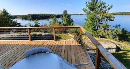 Lakeside Lookout on Fish Bay Lake Nipissing Ontario Canada, 3 bedroom cottage.