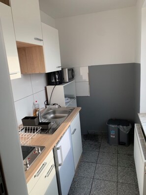 Fridge, microwave, oven, stovetop - Apartment OL (Bremen)