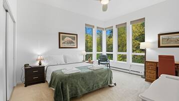 3 quartos, Wi-Fi de cortesia, roupa de cama