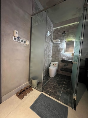 Junior Suite, City View | Bathroom | Free toiletries, slippers, soap, shampoo