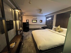 Standard-Doppelzimmer | Bettwäsche aus ägyptischer Baumwolle, hochwertige Bettwaren, Minibar