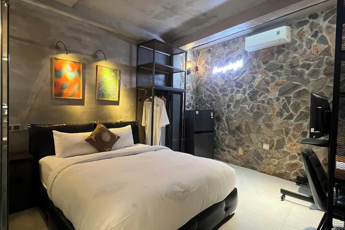 Junior-Suite, Stadtblick | Bettwäsche aus ägyptischer Baumwolle, hochwertige Bettwaren, Minibar