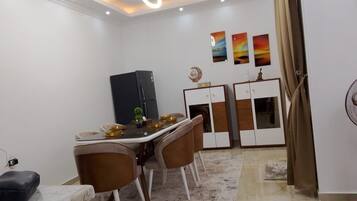 2 makuuhuonetta, Wi-Fi, vuodevaatteet