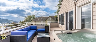 Majestic Views with a Hot Tub!