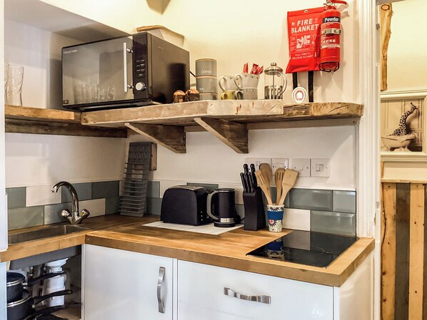 Cookware/dishes/utensils