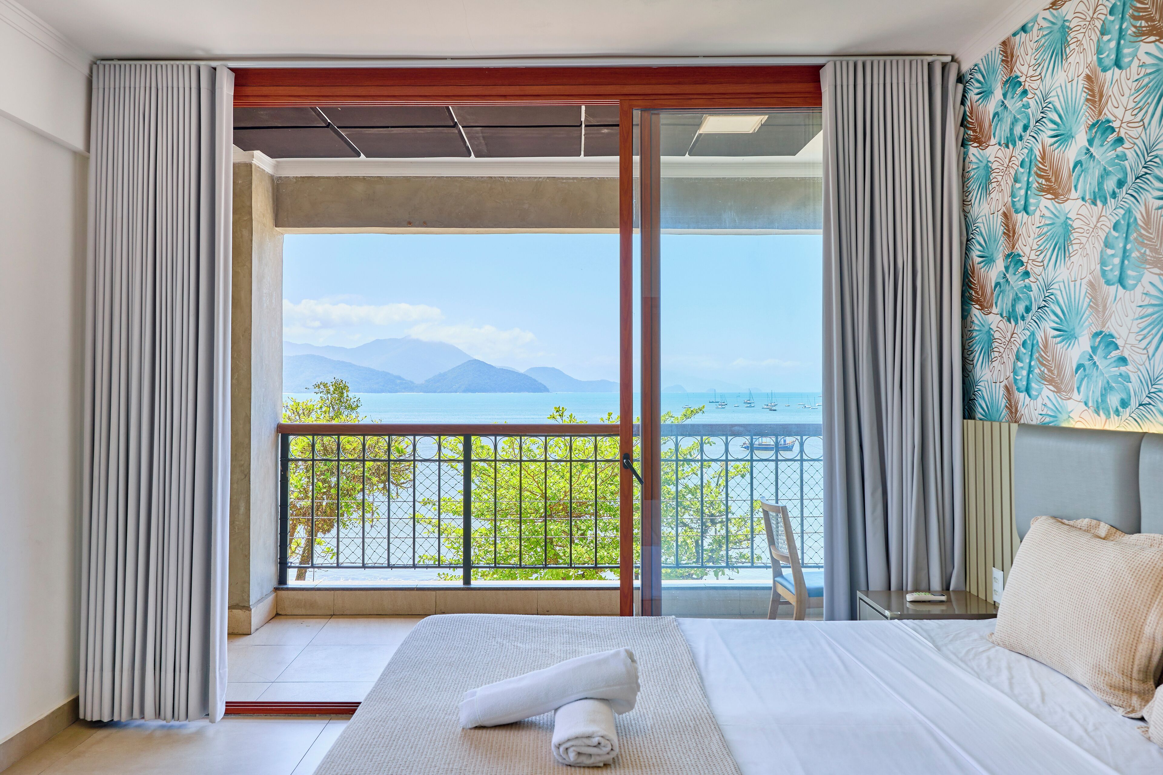 Panoramic Apartment, Balcony, Sea View | Premium bedding, laptop workspace, free WiFi, bed sheets