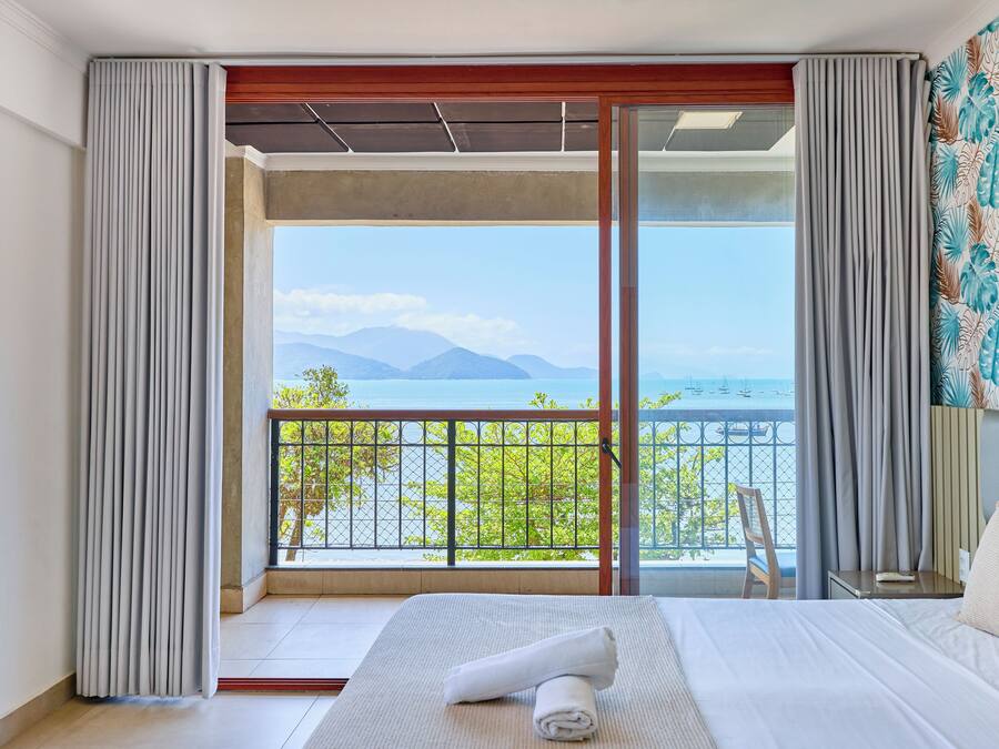 Panoramic Apartment, Balcony, Sea View | Premium bedding, laptop workspace, free WiFi, bed sheets