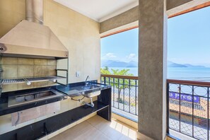 奢华公寓, 阳台, 海景 | 6 多间卧室、高档床上用品、笔记本电脑工作区、免费 WiFi