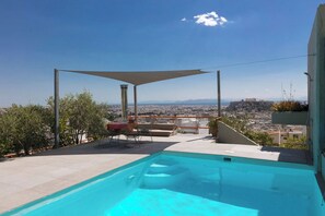 Outdoor pool - Swim with a 360° View in the Centre of Athens (Athina)