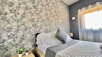 3 bedrooms, desk, iron/ironing board, free WiFi