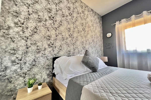 3 bedrooms, desk, iron/ironing board, free WiFi