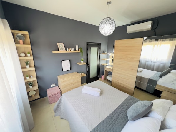 3 bedrooms, desk, iron/ironing board, free WiFi