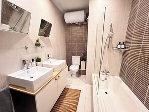 Suihku, pyyhkeet, saippua, sampoo