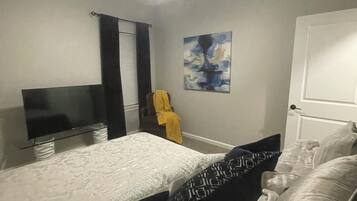 2 bedrooms, iron/ironing board, WiFi, bed sheets