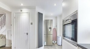 Interior - 20%OFF • Family 3BR Home • Airport & Kingston Park (Tyne and Wear)