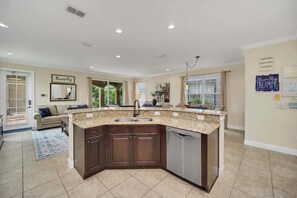 Interior - New Resort Lifestyle Escape! (Reunion)