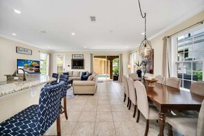 Dining - New Resort Lifestyle Escape! (Reunion)
